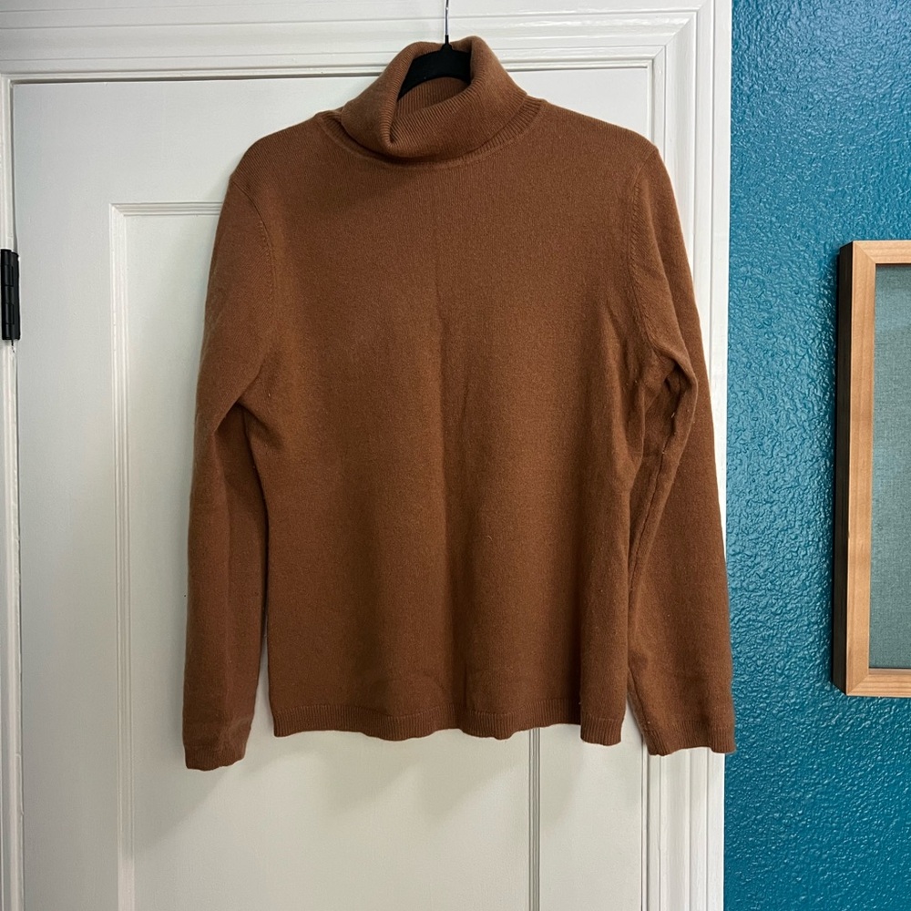 Garnet Hill essential cashmere turtle neck sweater sz large chestnut brown